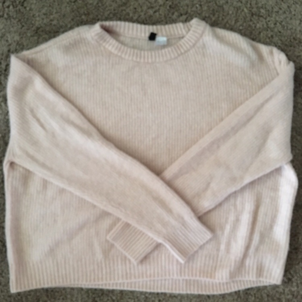H & M light pink crop sweater